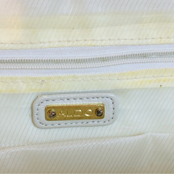 Aldo Cream Clutch with Tortoise Shell and wooden closure Detail - Picture 4 of 7